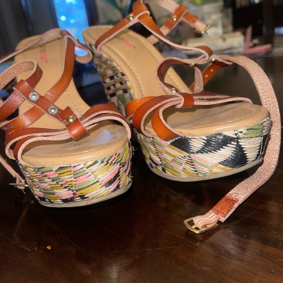 Size 8 1/2 wedge style heels. Super cute and great condition. - Picture 3 of 4